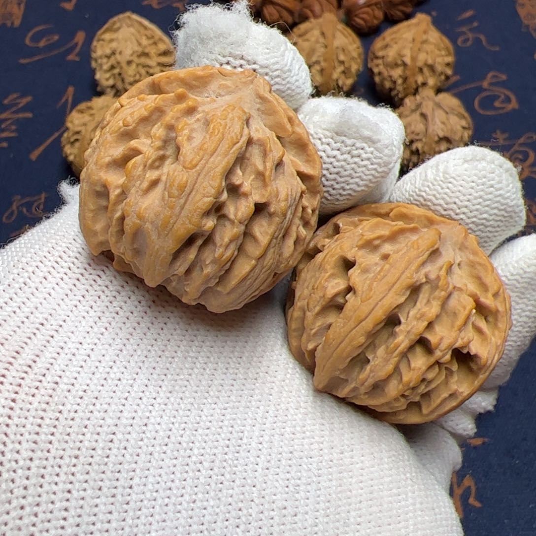 文玩核桃把件秦岭野生植物核桃