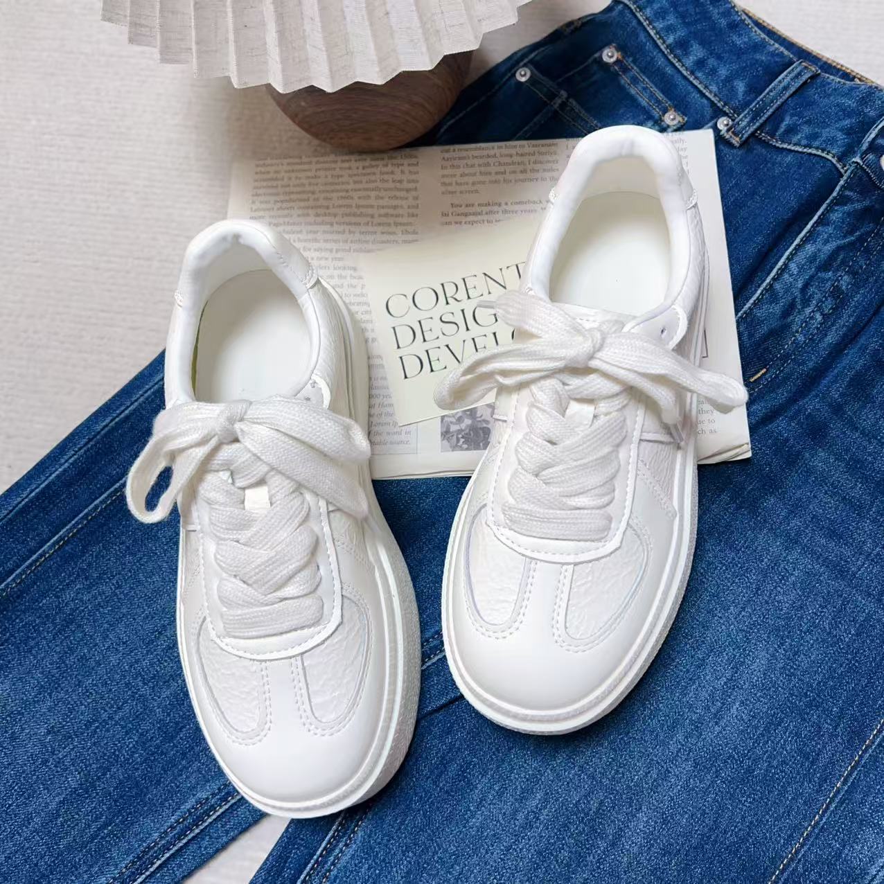 【小黑家】高端厚底增高系带松糕鞋时尚干净极简休闲小白鞋6881