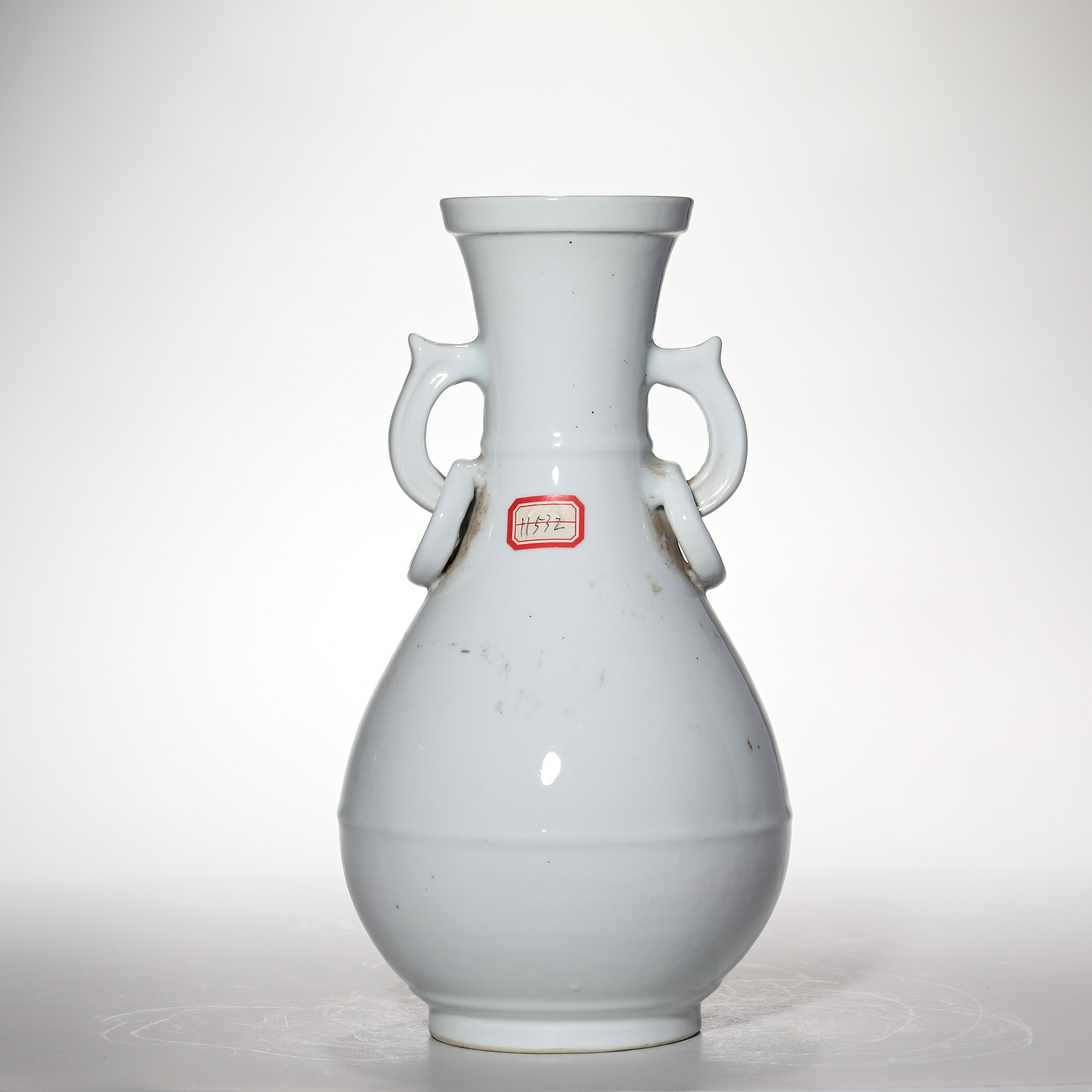 3444清晚期·白釉双耳衔环瓶【古董拍卖】