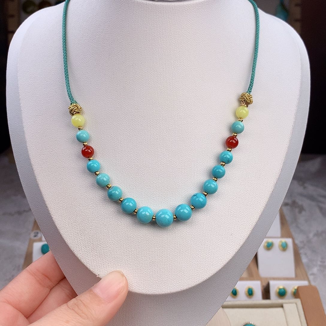 绿松石颈饰未镶嵌