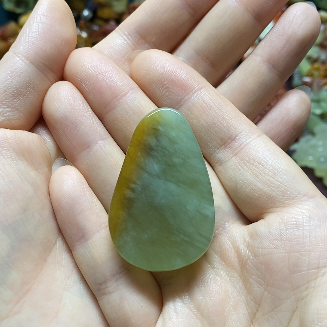 岫玉未镶嵌吊坠(赠链)