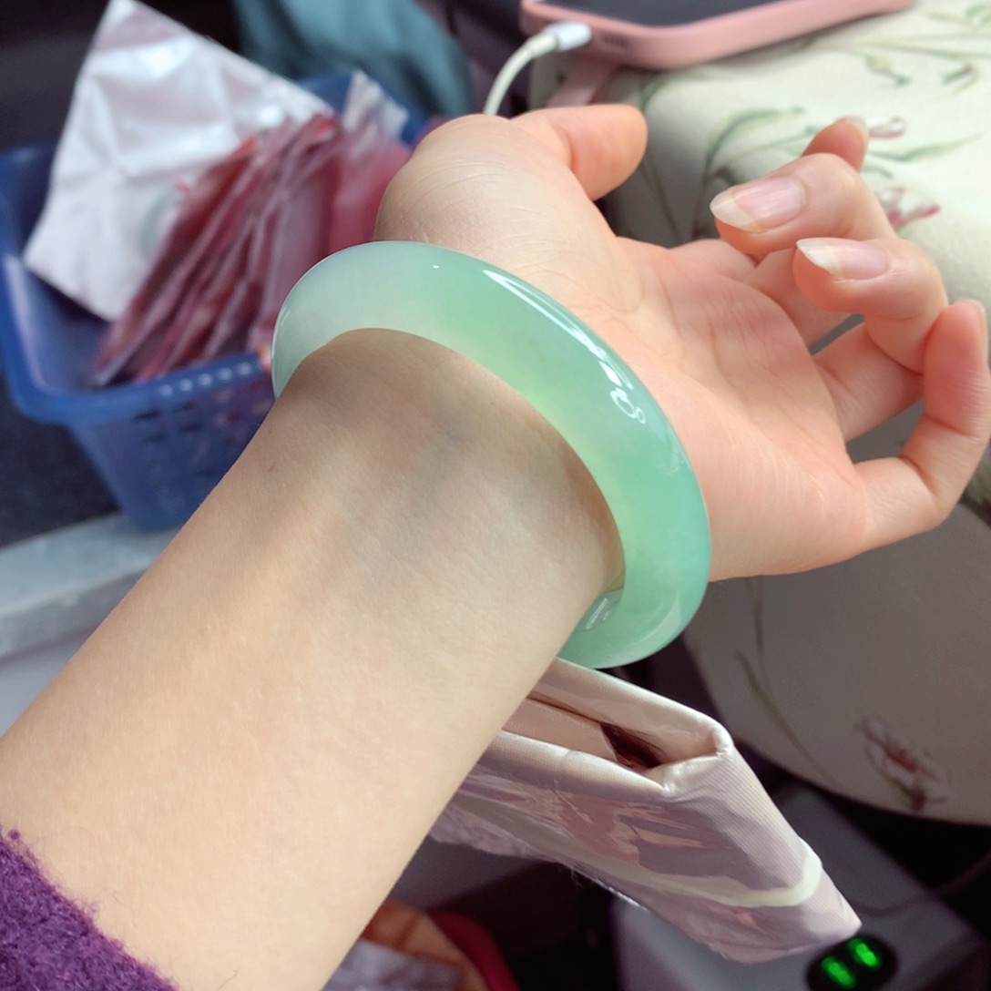 翡翠手镯未镶嵌 55.7 冰胶甜绿