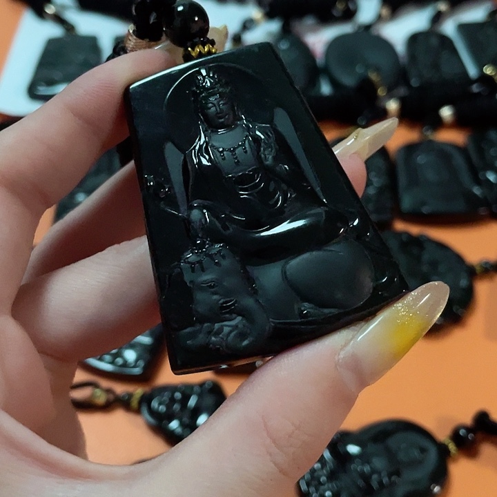 翡翠颈饰未镶嵌足**毛