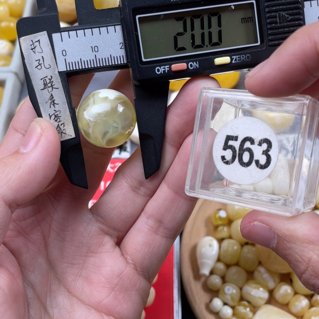 蜜蜡珠宝奇石未镶嵌