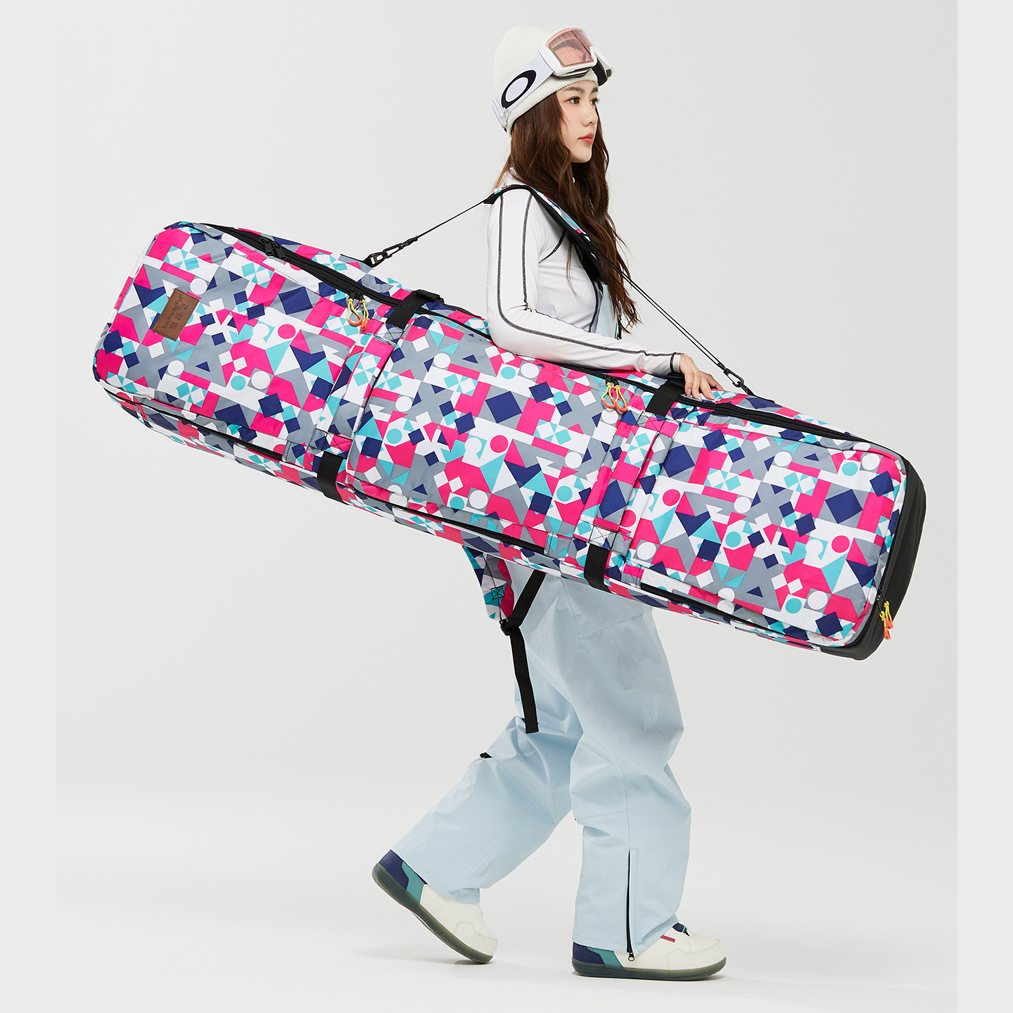 带轮板包，不带轮板包。滑雪背包。各种特价滑雪包