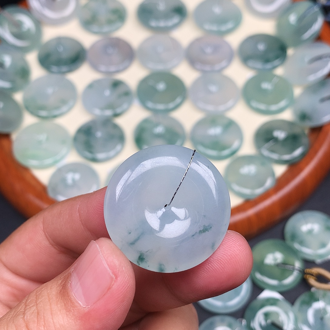 翡翠未镶嵌颈饰31.5-6.4