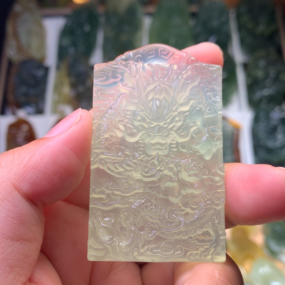 未镶嵌蛇纹石玉挂件龙牌