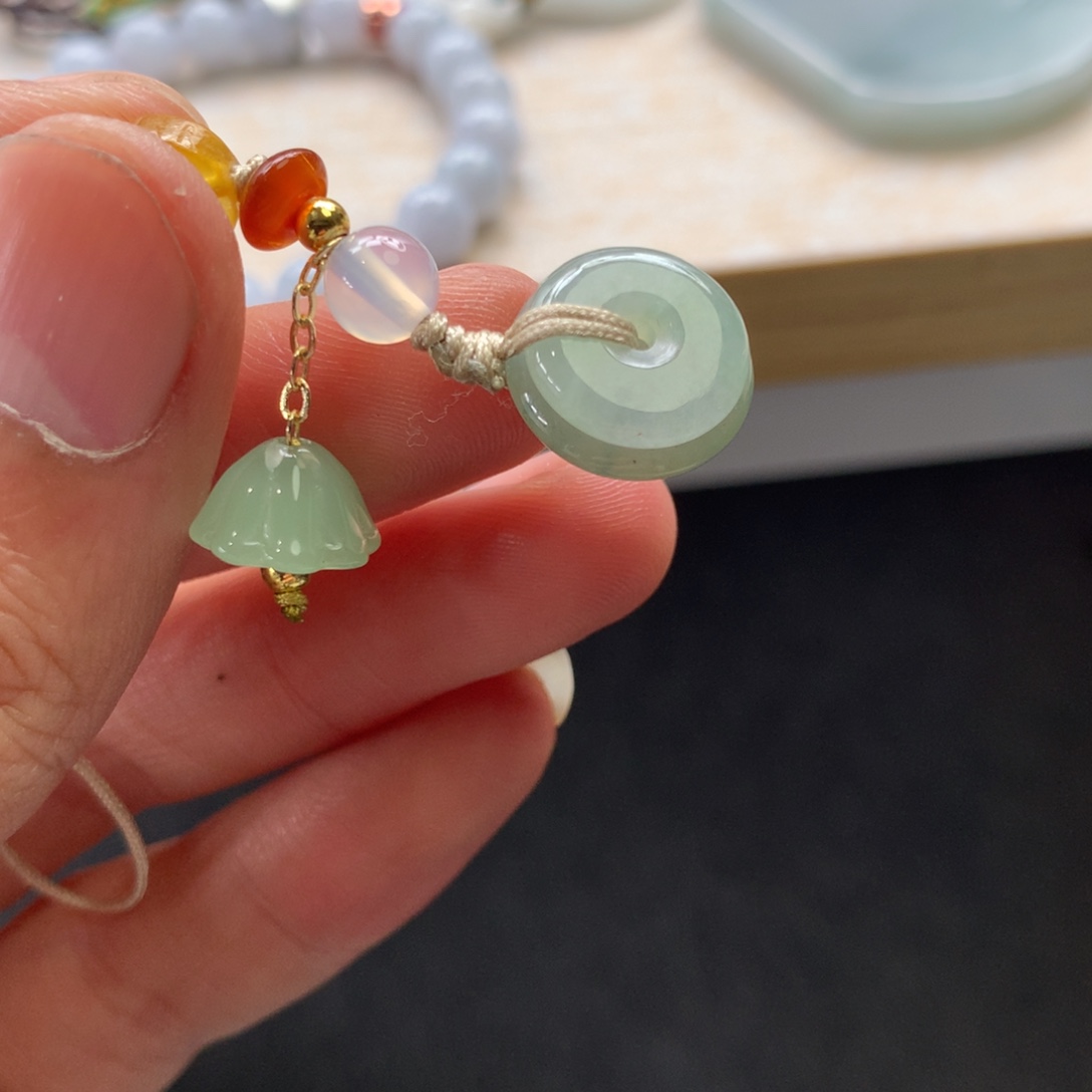 翡翠未镶嵌颈饰吊坠