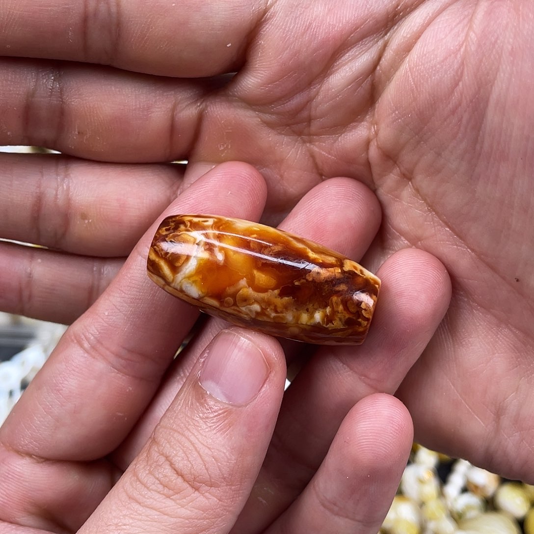 琥珀裸石未镶嵌尤*钱桶珠