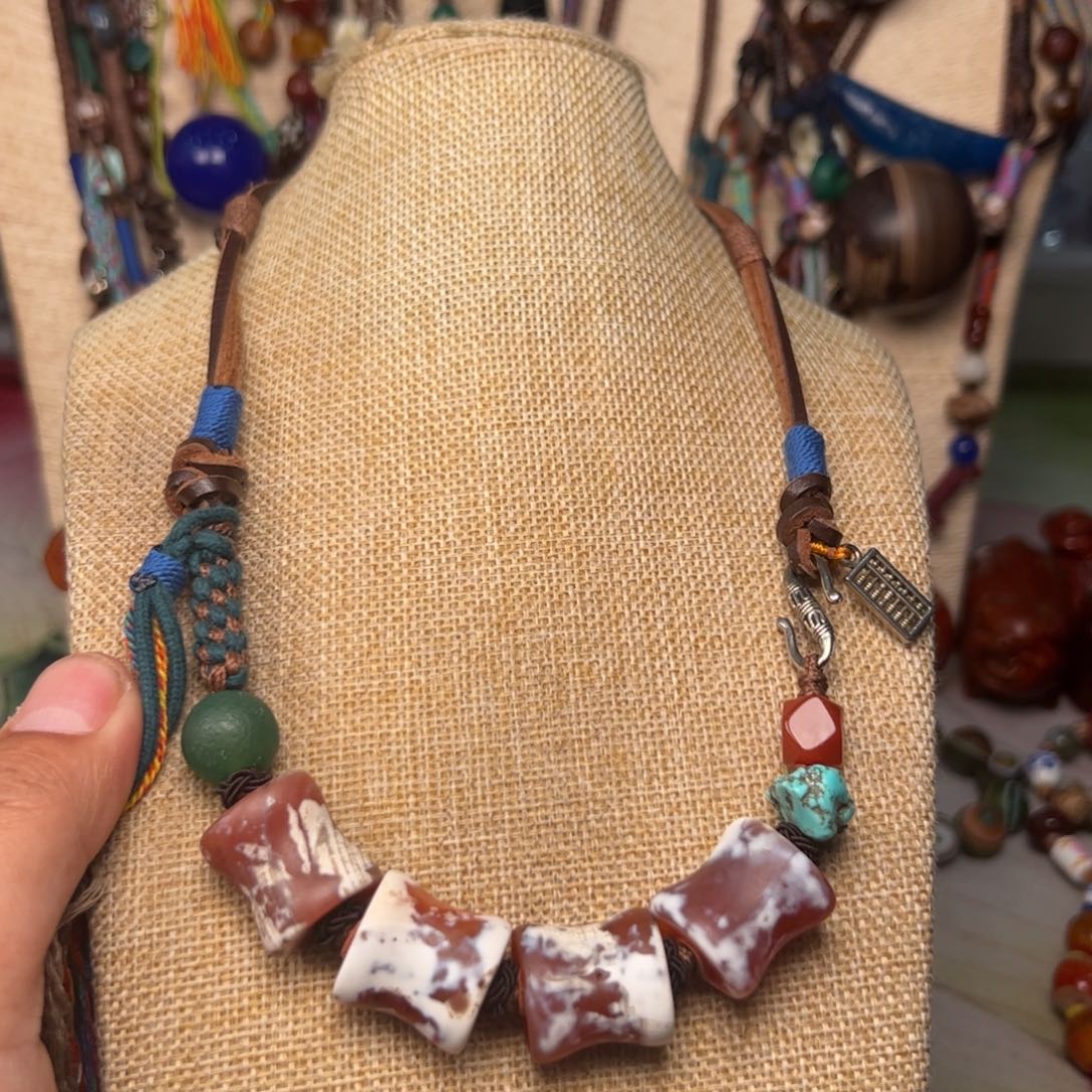 玛瑙/玉髓颈饰未镶嵌