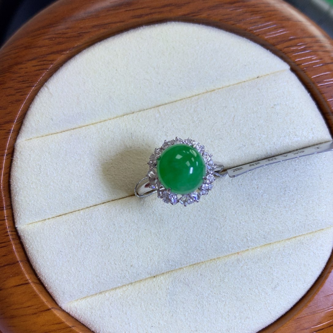 翡翠颈饰18K金镶嵌翡翠