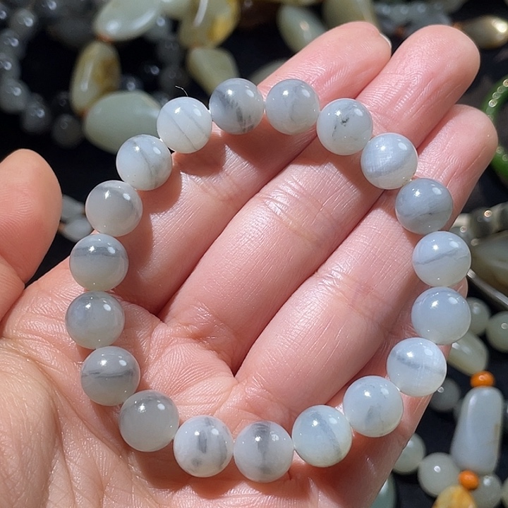 未镶嵌手链和田玉v****@