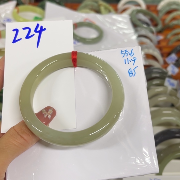 和田玉未镶嵌手镯