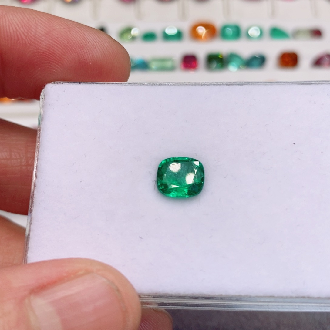 祖母绿裸石未镶嵌