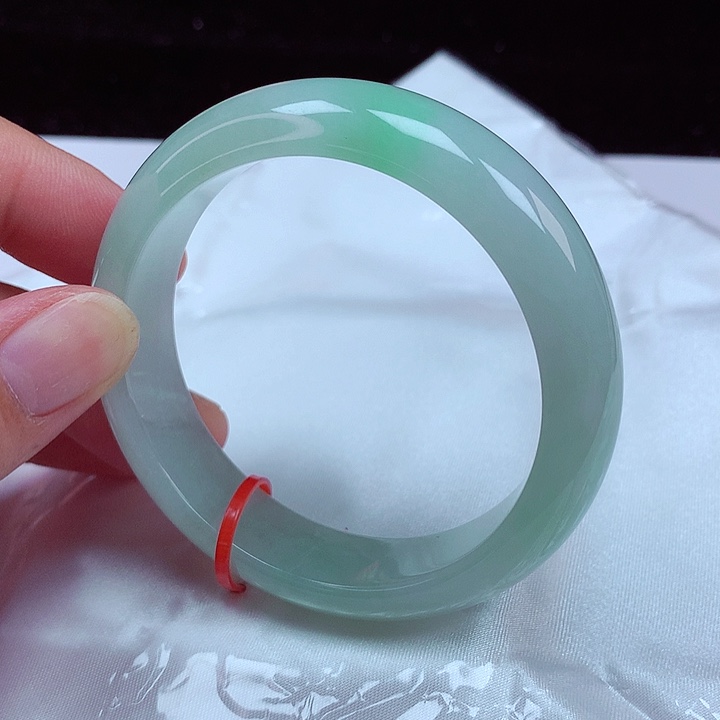 翡翠手镯未镶嵌54圈
