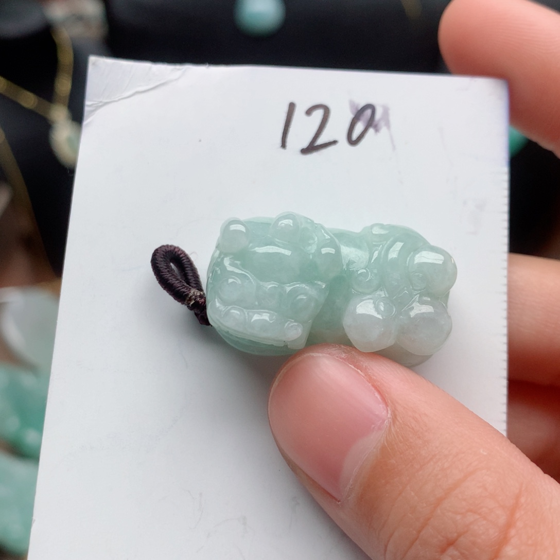 翡翠颈饰未镶嵌吊坠