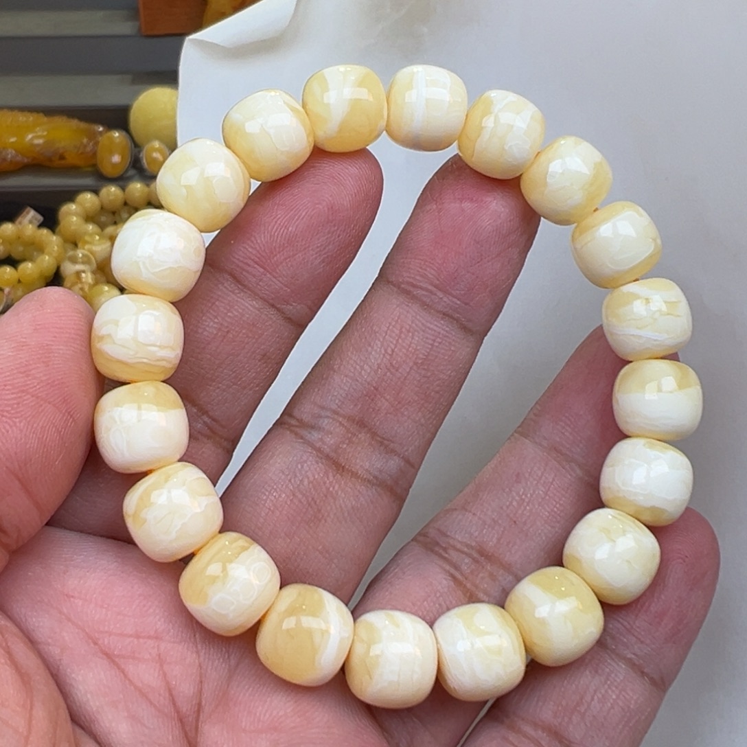 蜜蜡未镶嵌裸石11加17.58克