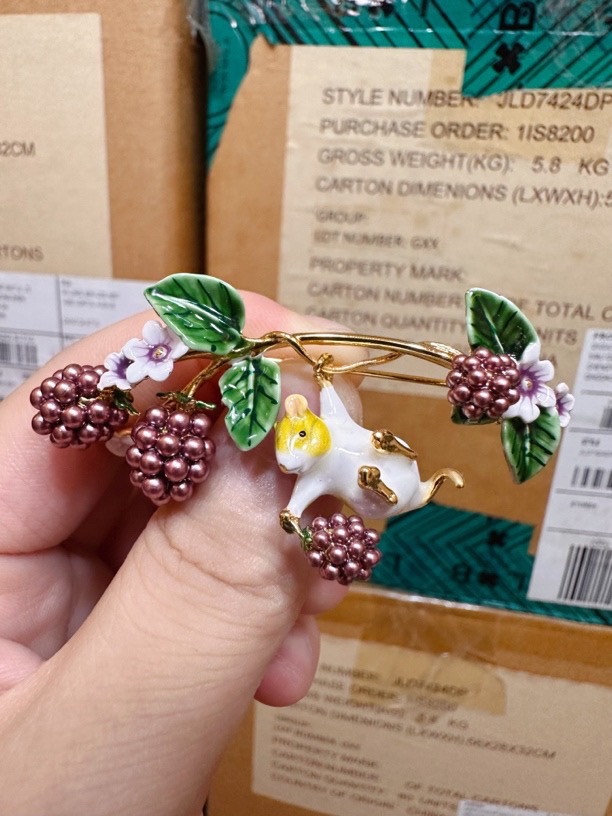 铜合金珐琅胸针 时尚饰品可爱小仓鼠花朵树莓胸针配饰百搭胸花