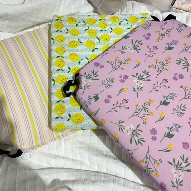 《小银》约45*45多色加厚坐垫带按扣发一个