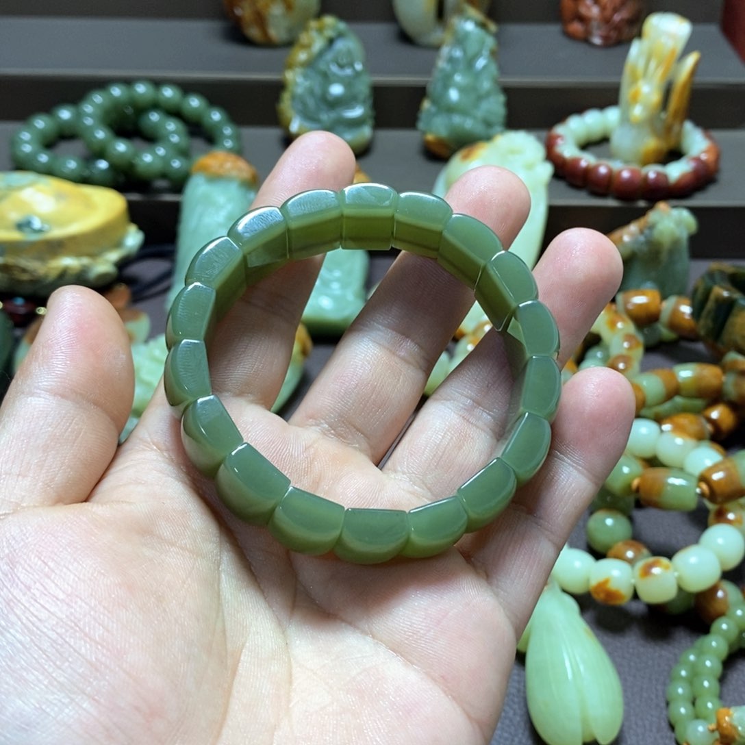 岫岩老玉（透闪石质玉）手牌未镶嵌光*