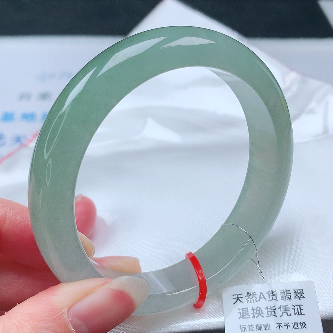翡翠手镯未镶嵌57圈
