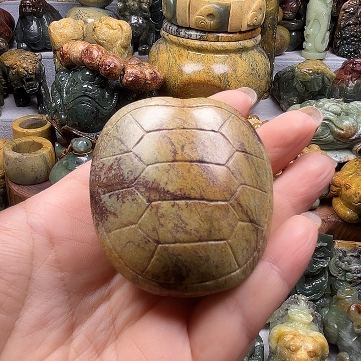 长***雨岫岩河磨玉（透闪石质玉）未镶嵌把件