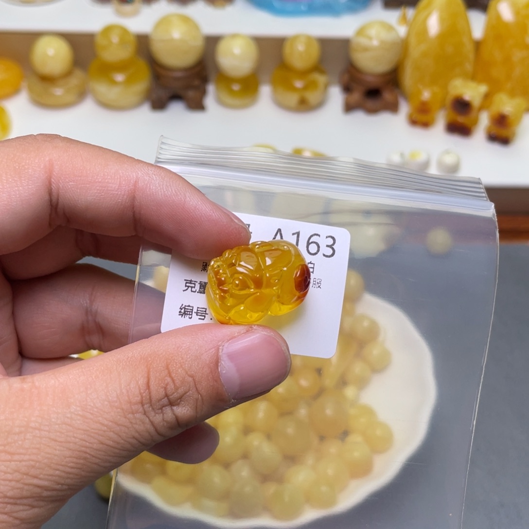 琥珀珠宝奇石未镶嵌