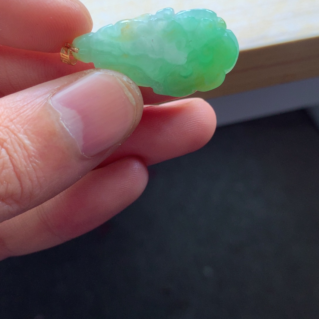 翡翠颈饰18K金镶嵌吊坠