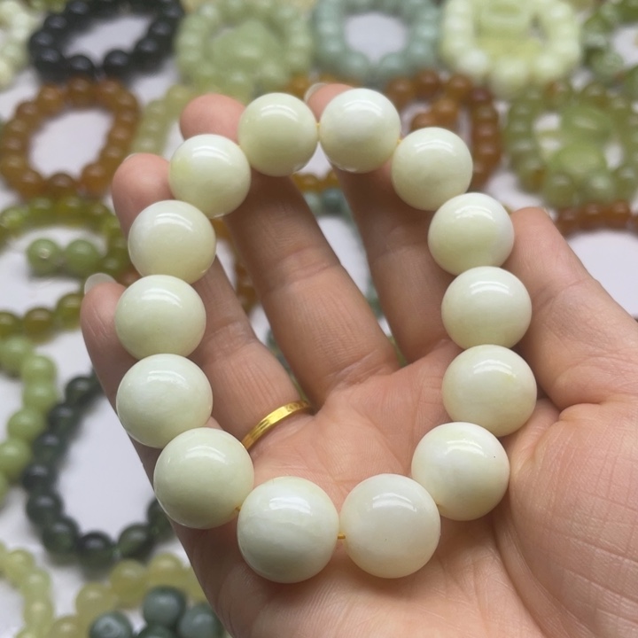 蛇纹石玉手串未镶嵌