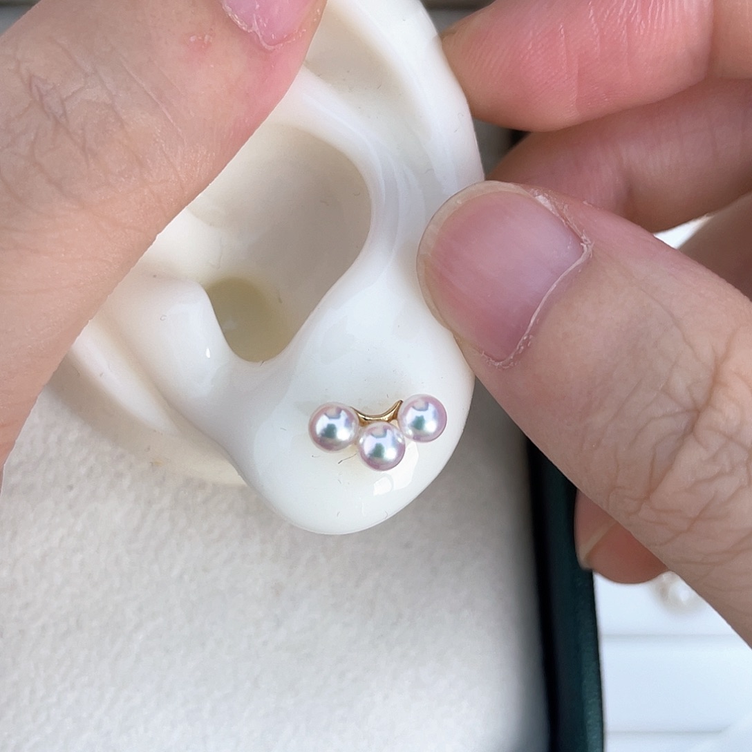 18K金镶嵌海水珍珠耳饰