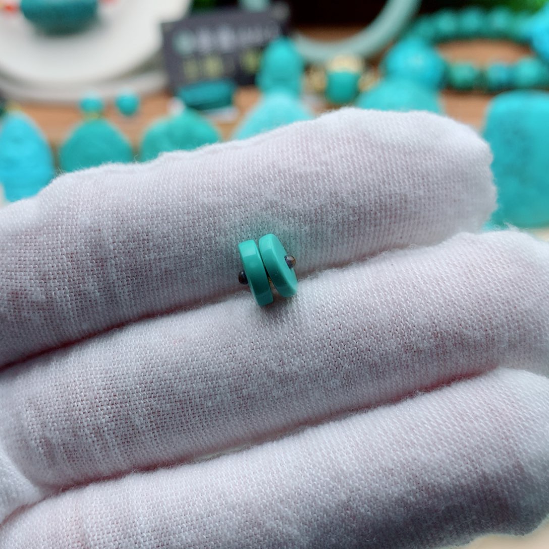 绿松石颈饰未镶嵌听****曲