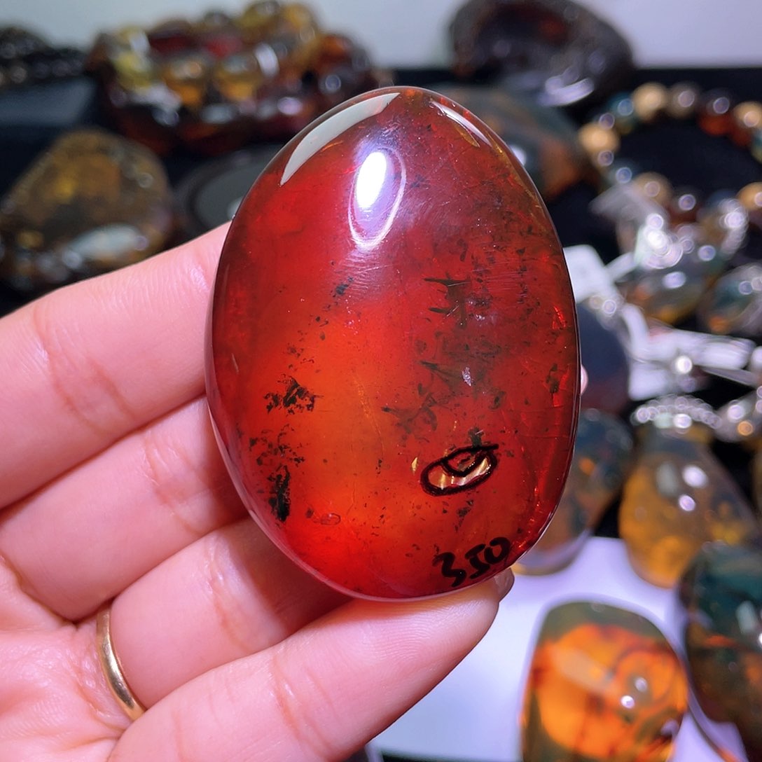 琥珀裸石未镶嵌陨**球？