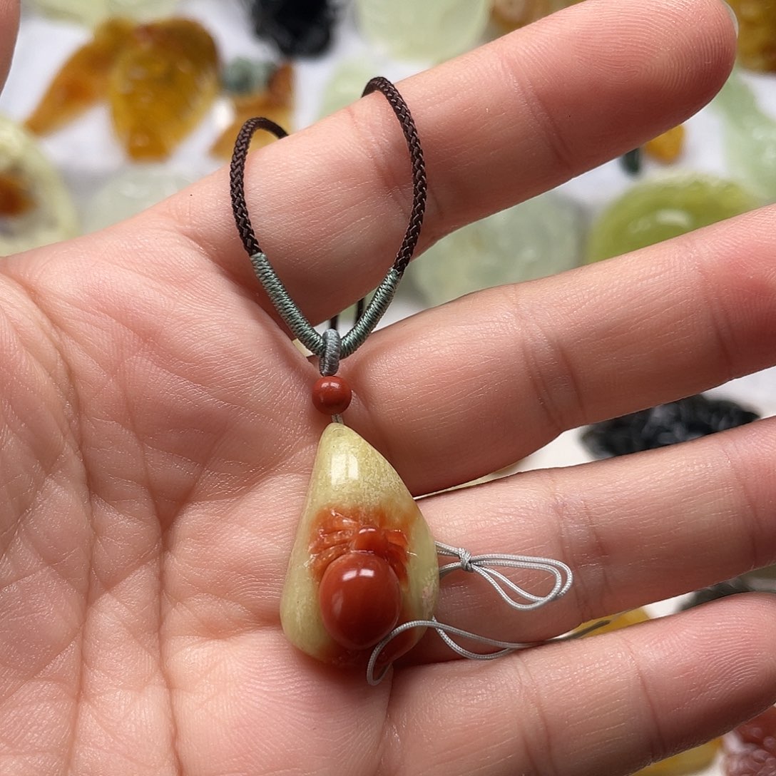 A***w蛇纹石玉未镶嵌颈饰