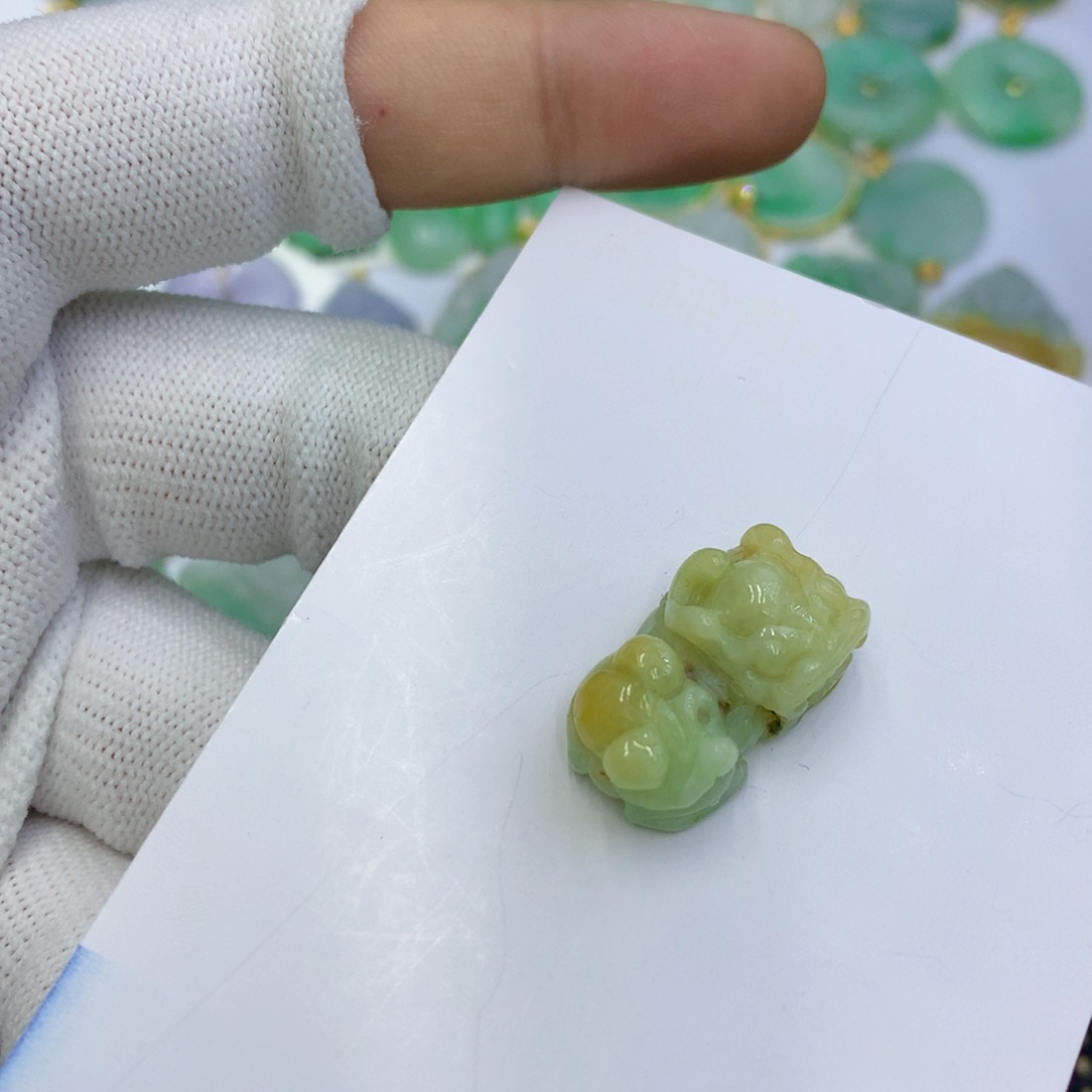 翡翠颈饰未镶嵌翡翠