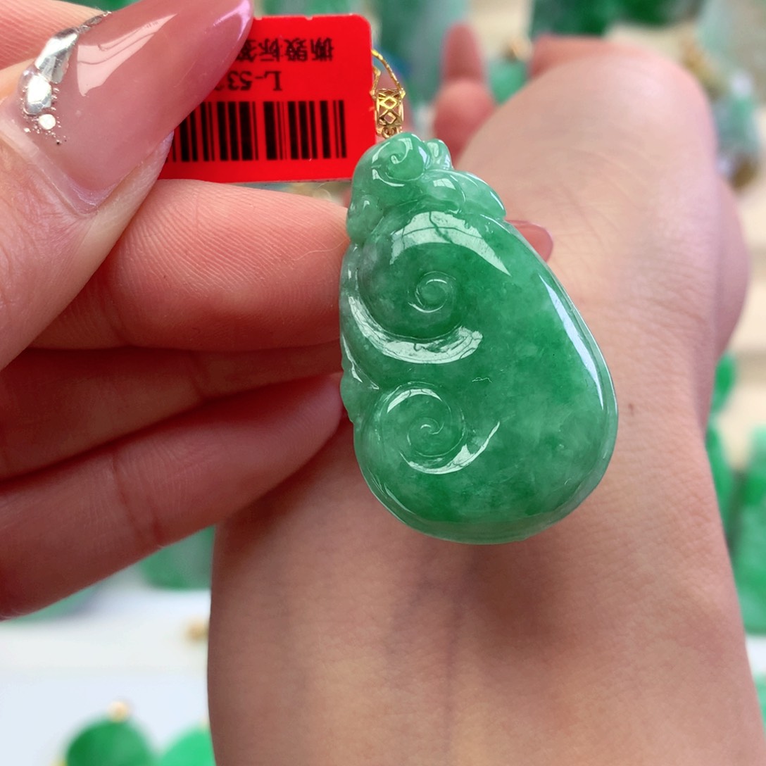 翡翠颈饰18K金镶嵌挂件