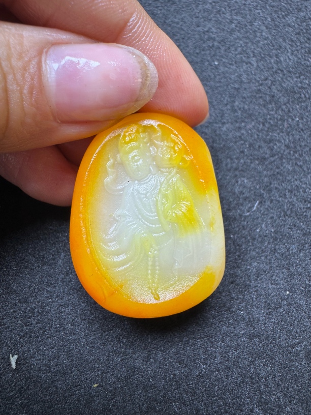 和田玉观音吊坠红沁