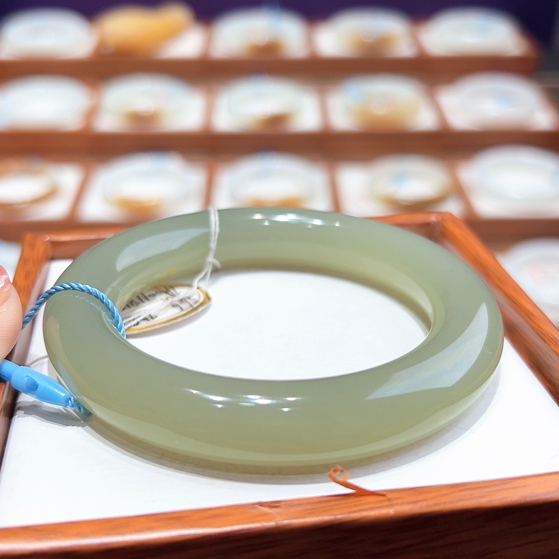 和田玉手镯5657 未镶嵌