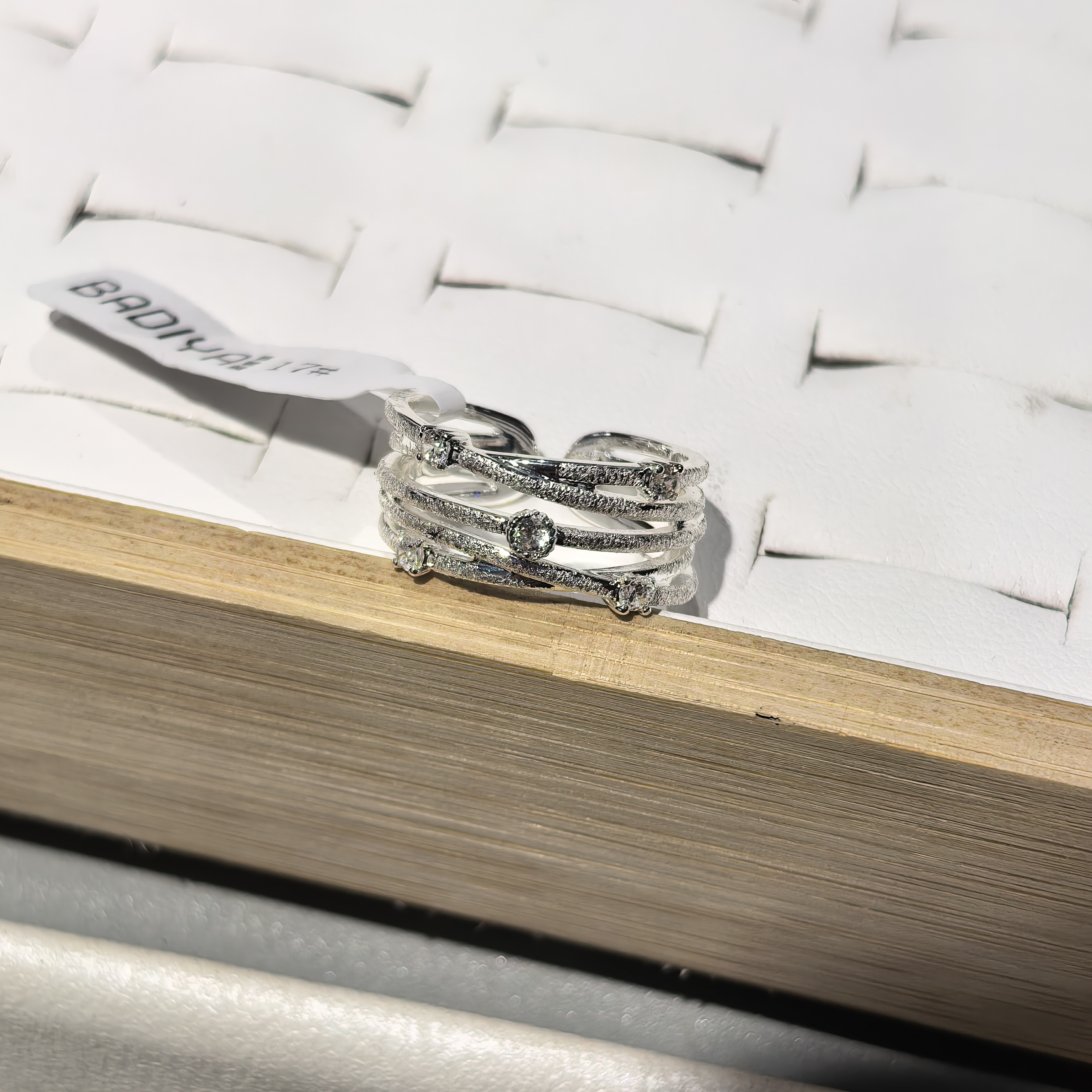 C018银色宽面条纹磨砂闪闪戒指