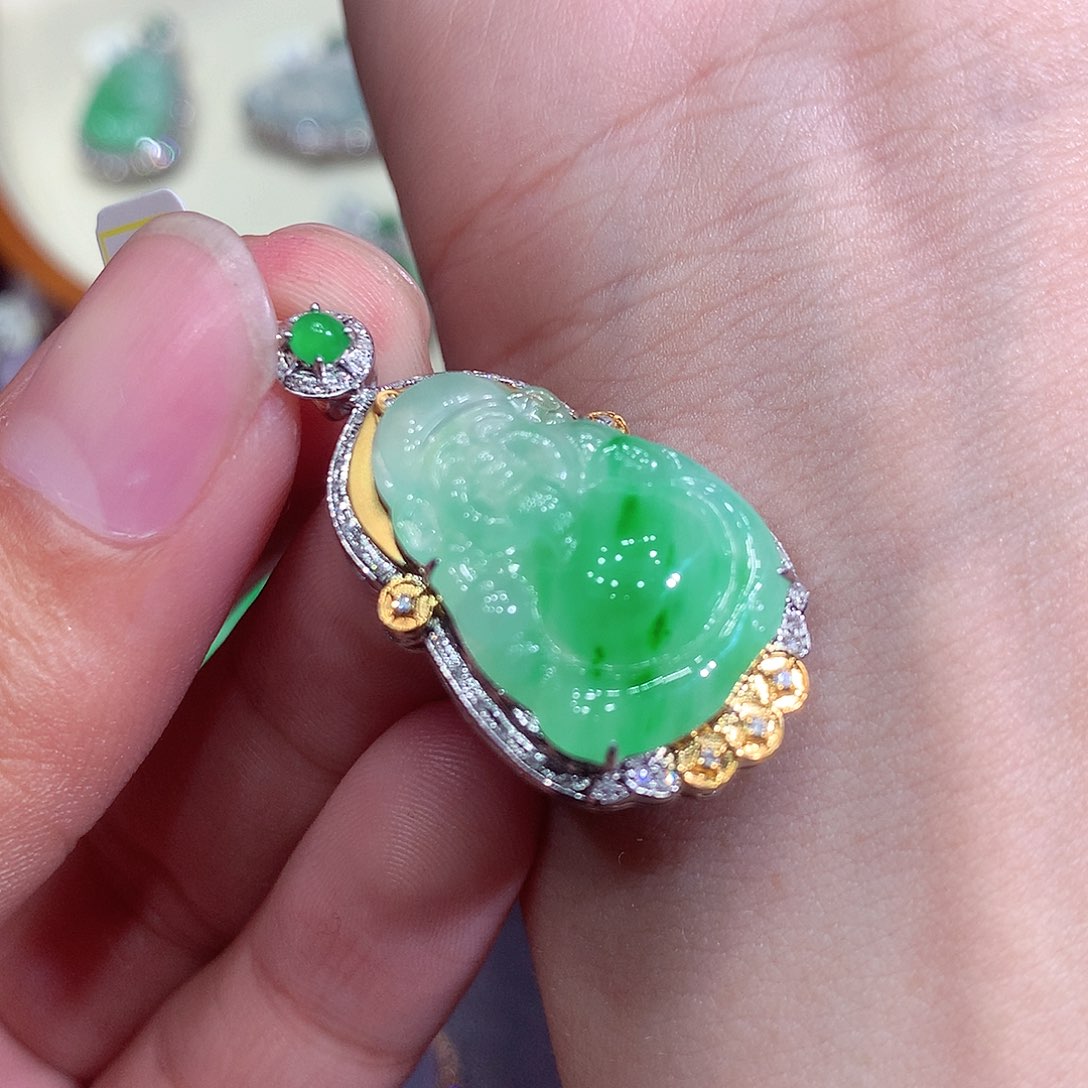 翡翠吊坠(不含链)18K金镶嵌