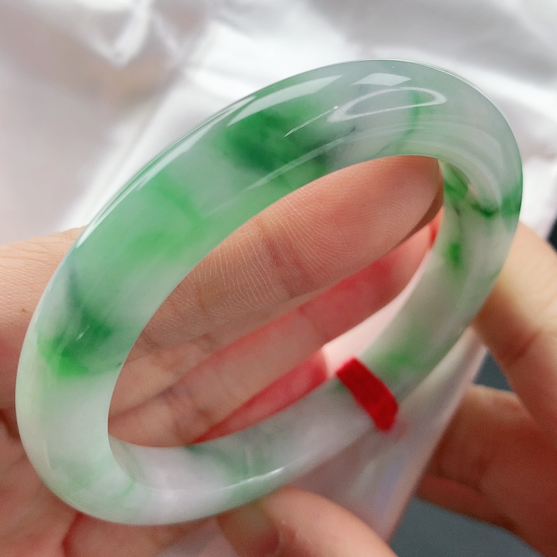 翡翠手镯未镶嵌，