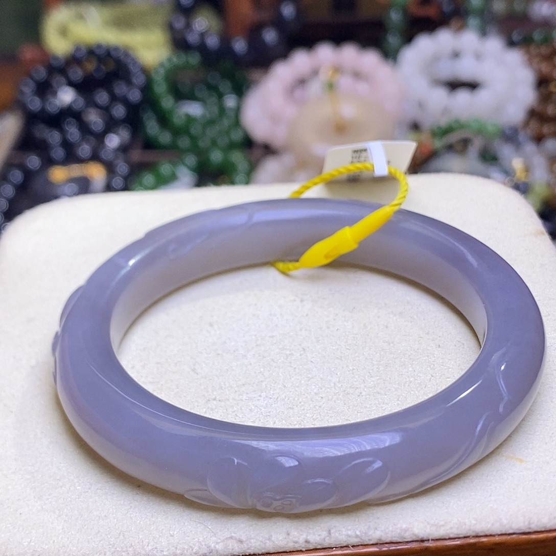 和田玉未镶嵌颈饰烟紫雕花手镯54.8圈口