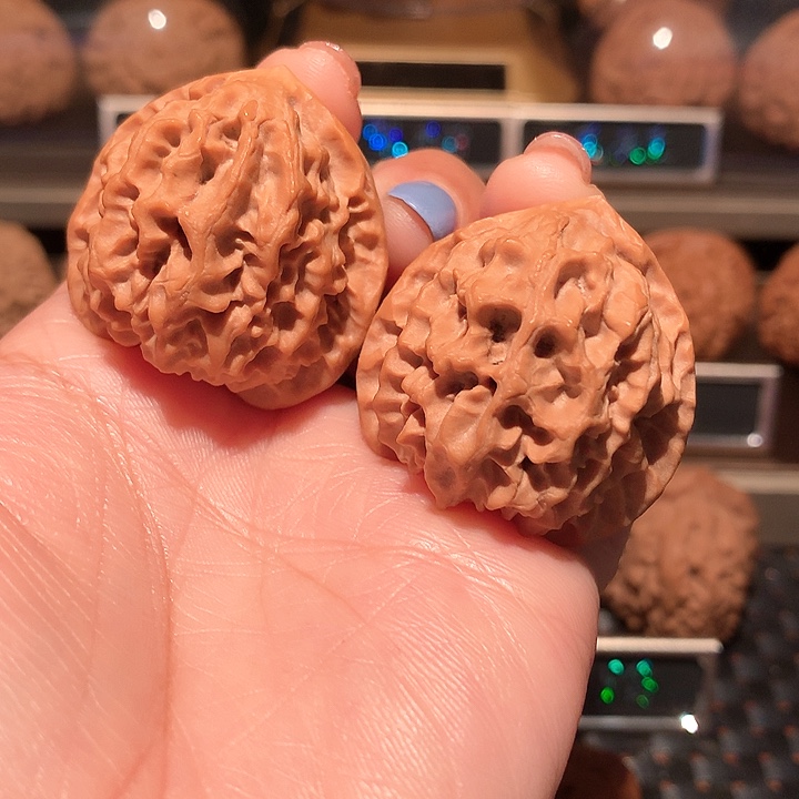 凯*文玩核桃把件玄月