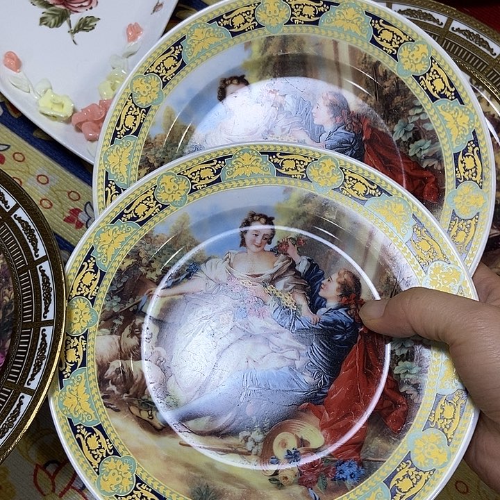 瓷片微瑕2只…………………………………