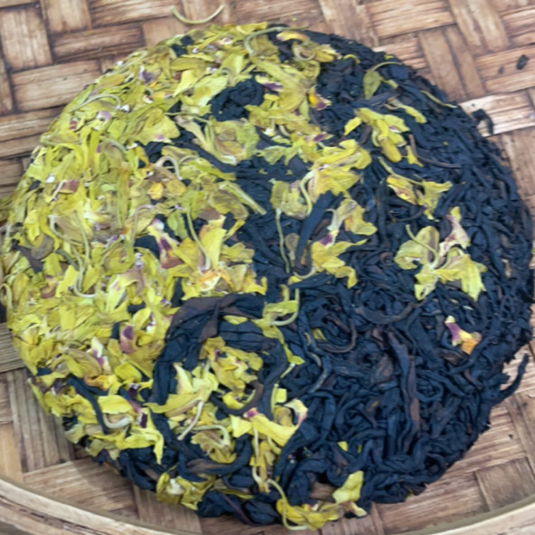 2025年云南松山野生红茶铁皮石斛花红茶饼