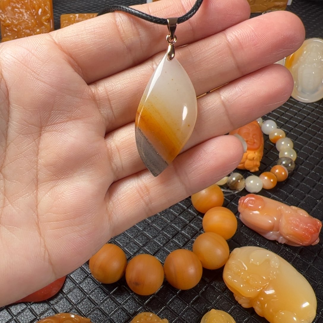 石英质玉（黄龙玉）项链合金