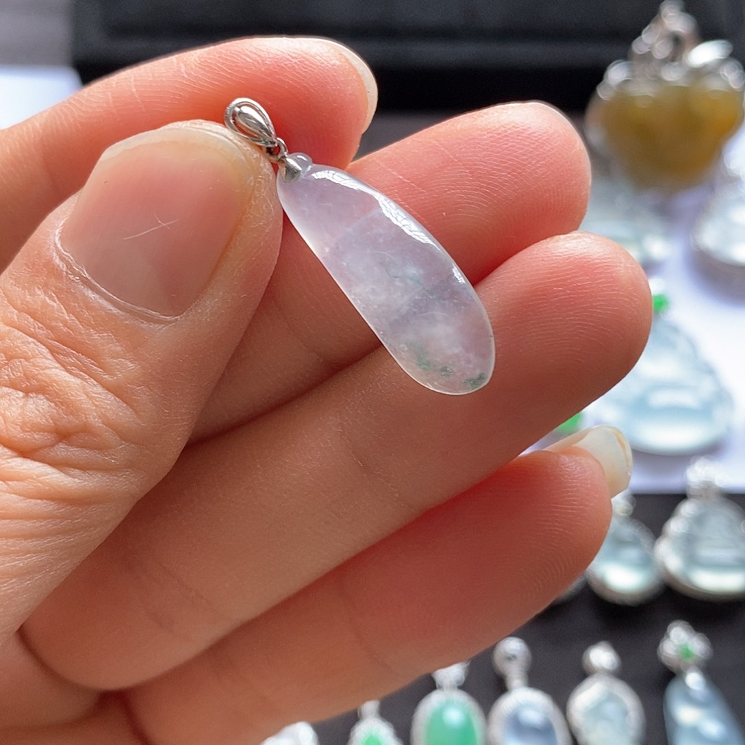 翡翠18K金镶嵌颈饰豆子