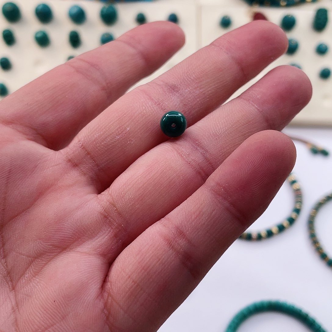 绿松石颈饰未镶嵌