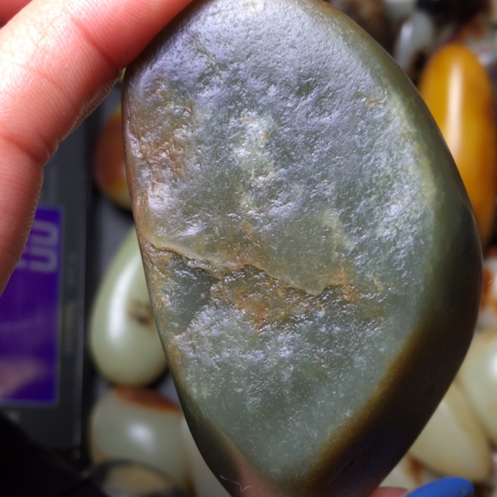 和田玉（翠青玉）未镶嵌珠宝奇石