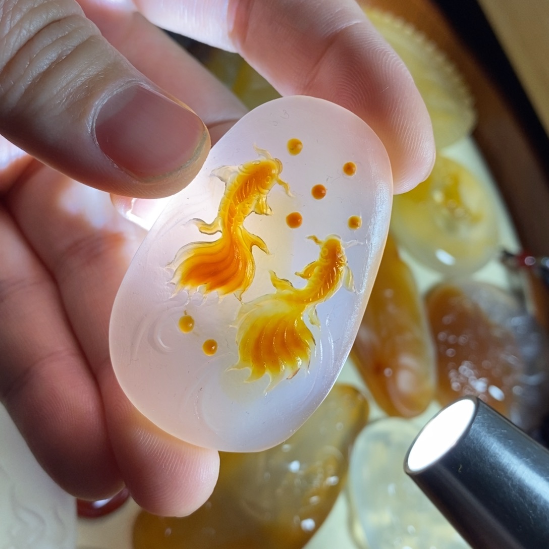 玛瑙/玉髓未镶嵌颈饰玛瑙年年有鱼