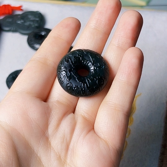 蛇纹石玉未镶嵌颈饰青*